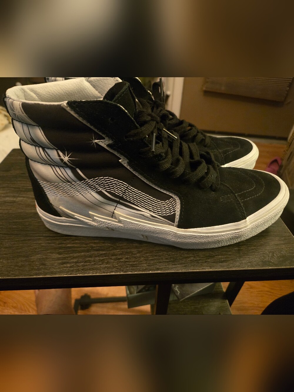 Vans Sk8-Hi Bolt Unisex Black Sneaker. Mens 9.5  Women 11